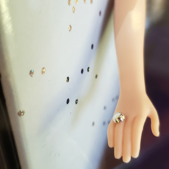 2000 Millennium Barbie - Picture 12 of 16